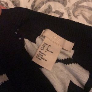 H&M Sweaters - Black and white long sleeves sweater H&M Sweaters - Black and white long sleeves sweater